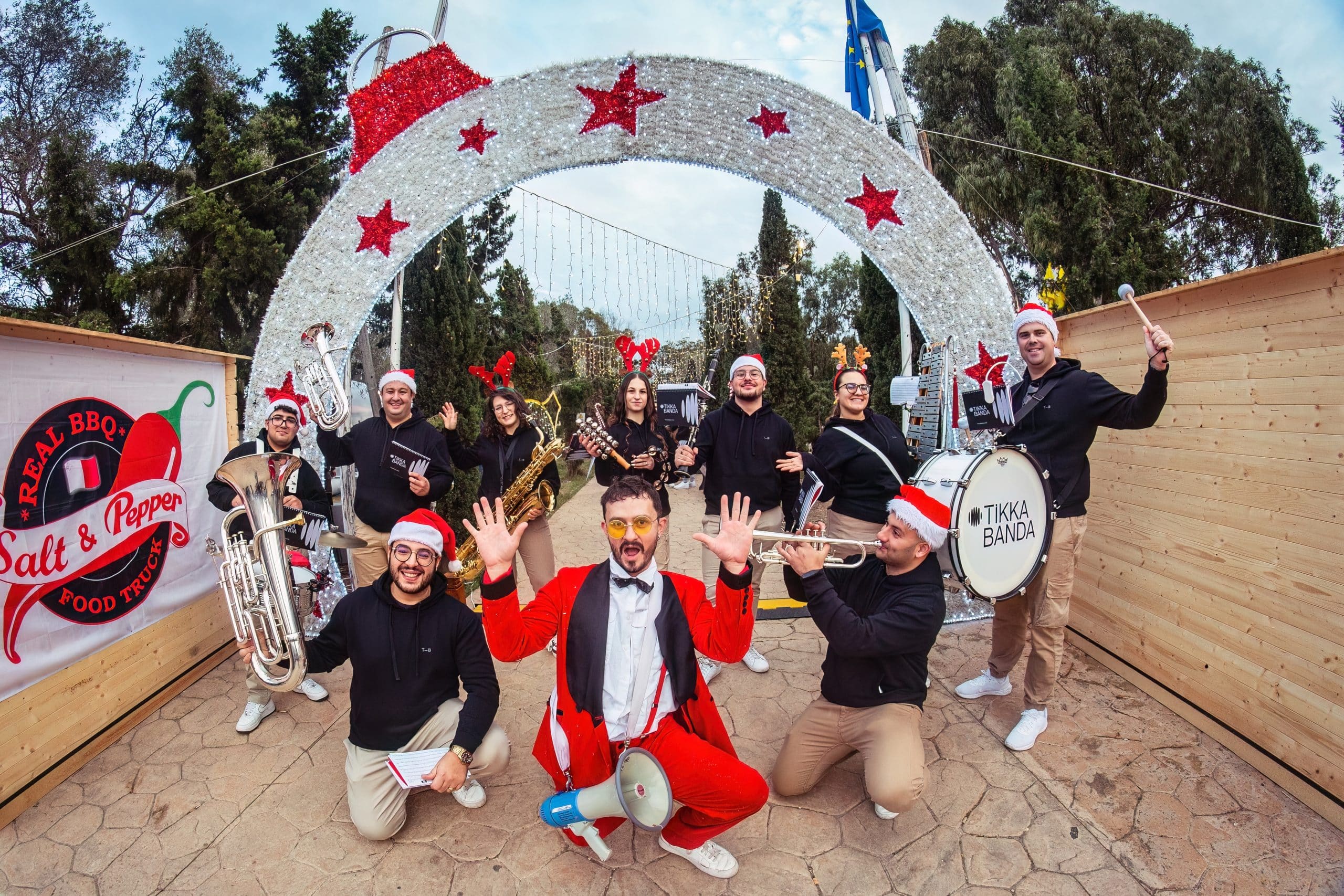 The Jolly Hoppers: Your Roaming Christmas Musical Experience