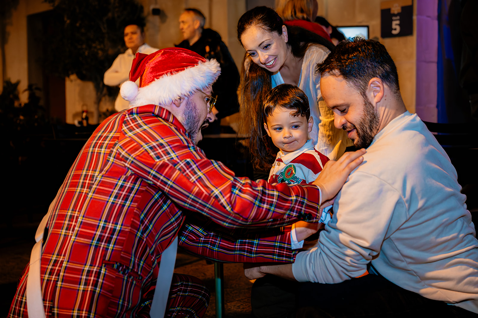 Planning Christmas Entertainment? Why Booking Early Pays Off?